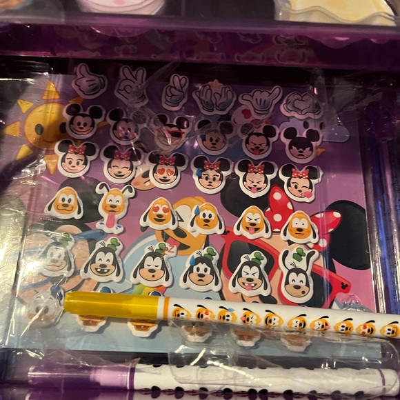 Disney Bundle 2 art sets one 3 tier art set 1 Minnie Mouse art set& sunglas bund - Picture 8 of 15